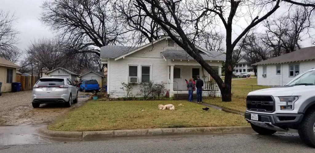 1317 Walnut Street exterior — DFW I Buy Houses negotiating with sellers