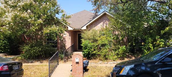 Arlington TX house before purchase - front exterior